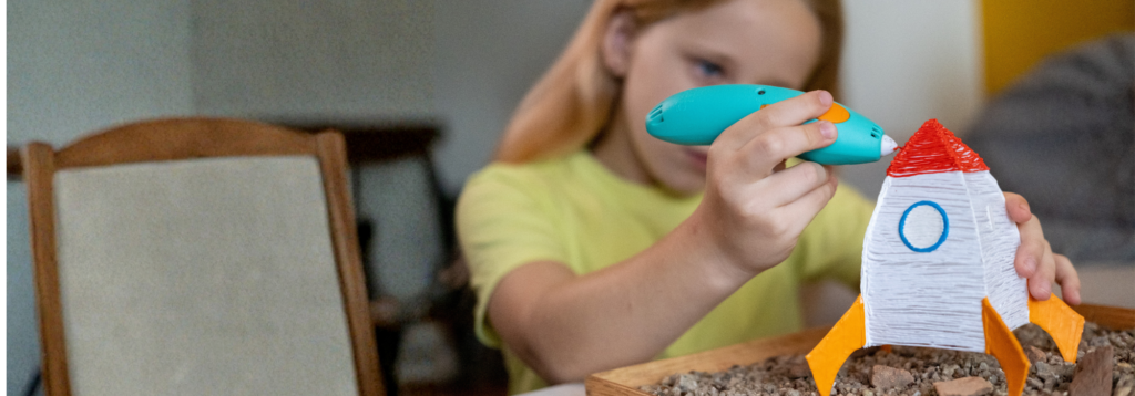 girl using 3Doodler START+